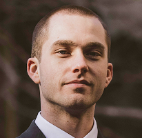 Retrato de Thomas Whitfield, especialista en trading del mercado de criptomonedas